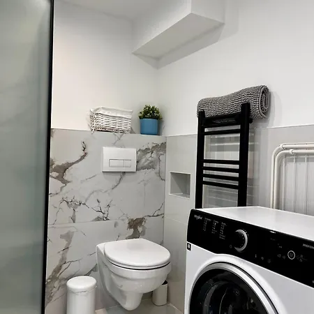 Carina Duplex Apartment- Near Nyugati Metro Line 3 Apartment *
