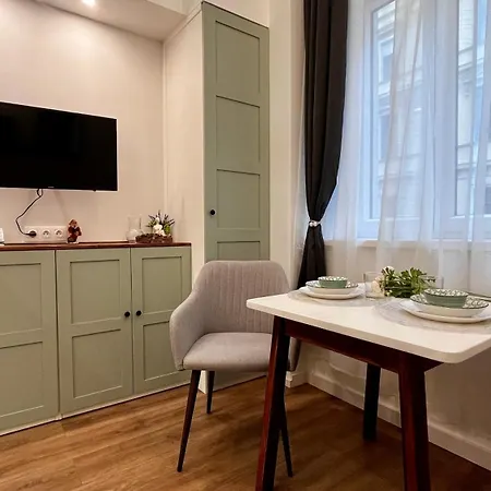 Apartment Carina Duplex Apartment- Near Nyugati Metro Line 3